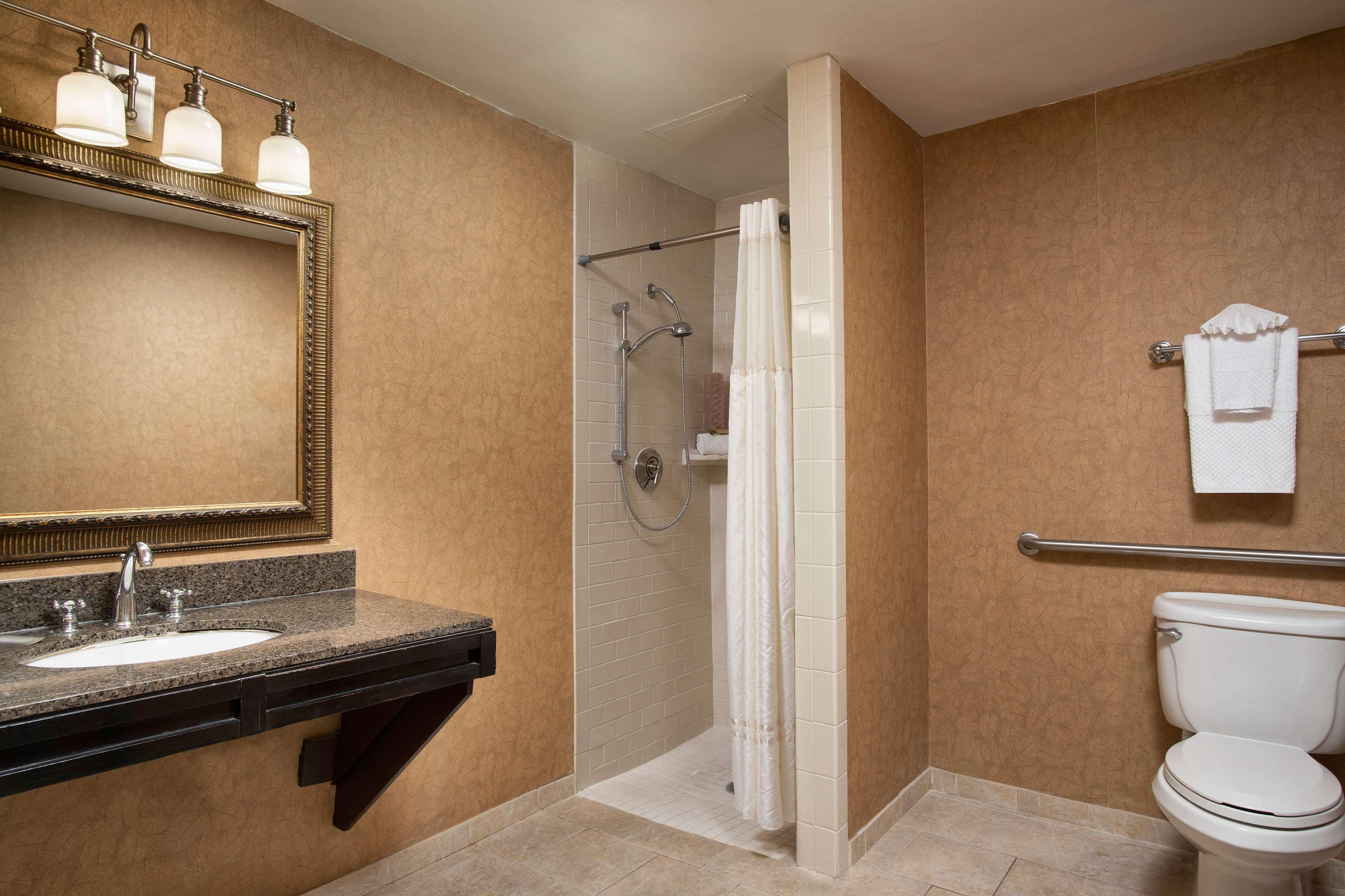Hotel Doubletree By Hilton Memphis Downtown Esterno foto