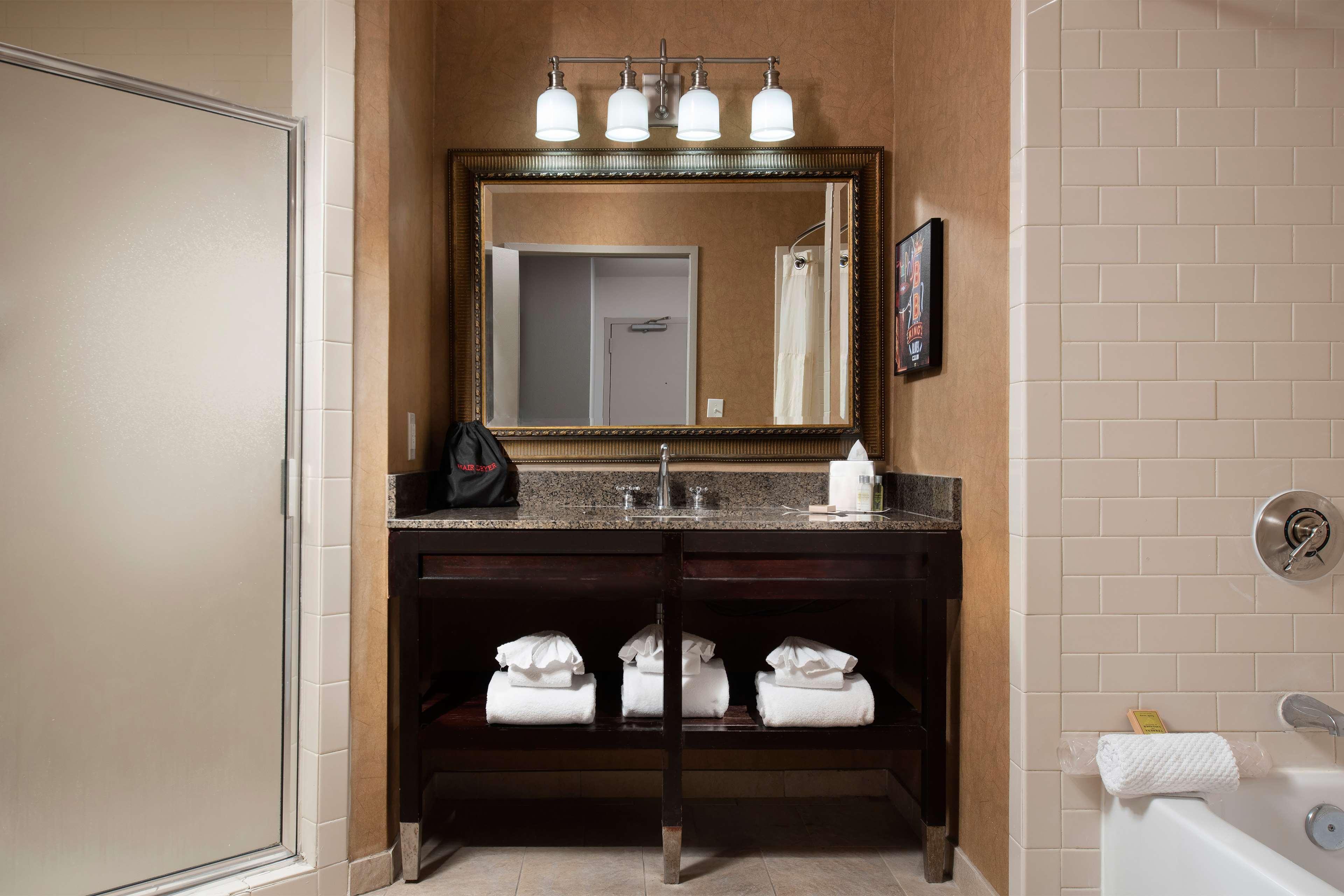 Hotel Doubletree By Hilton Memphis Downtown Esterno foto