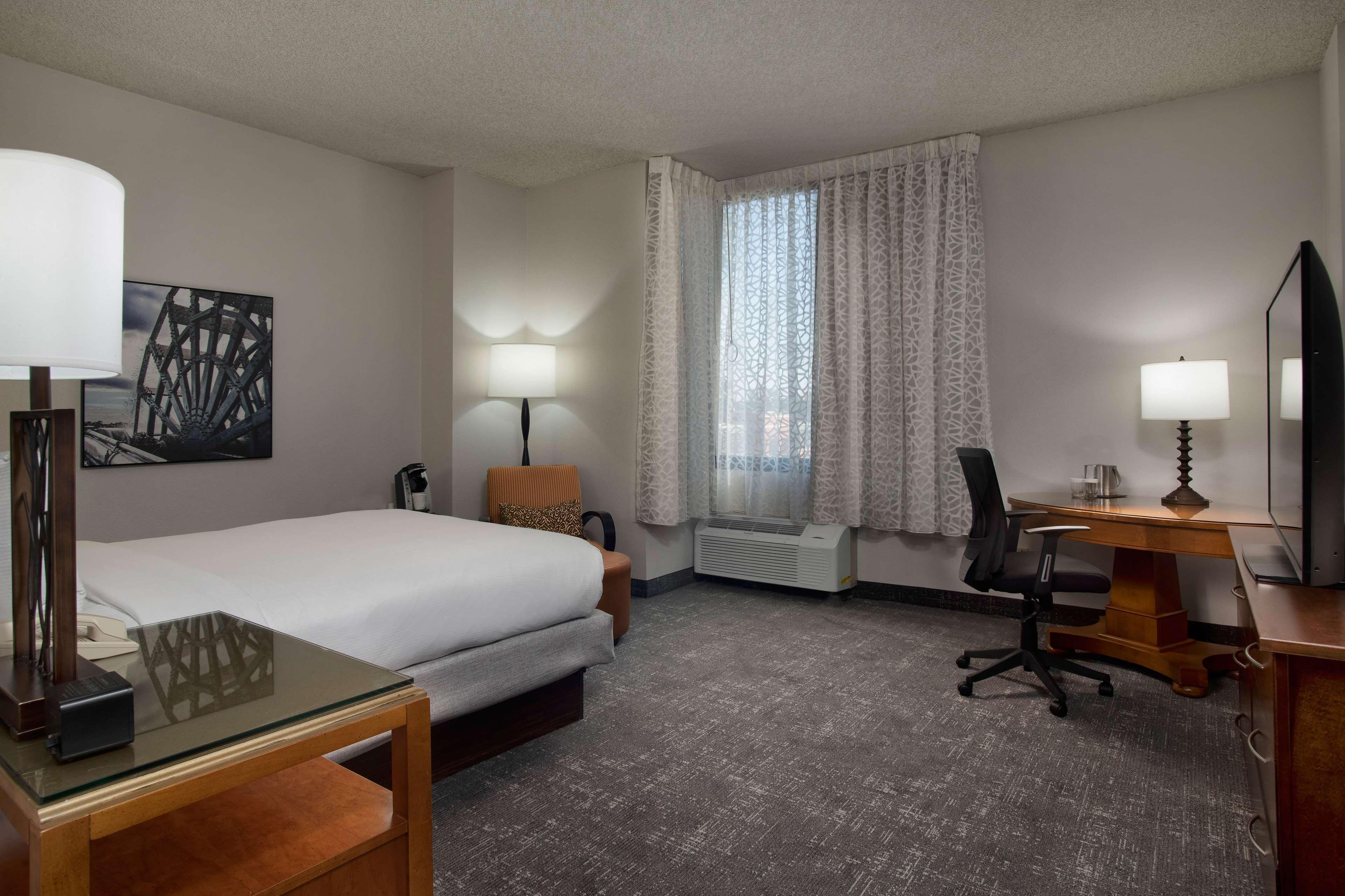 Hotel Doubletree By Hilton Memphis Downtown Esterno foto