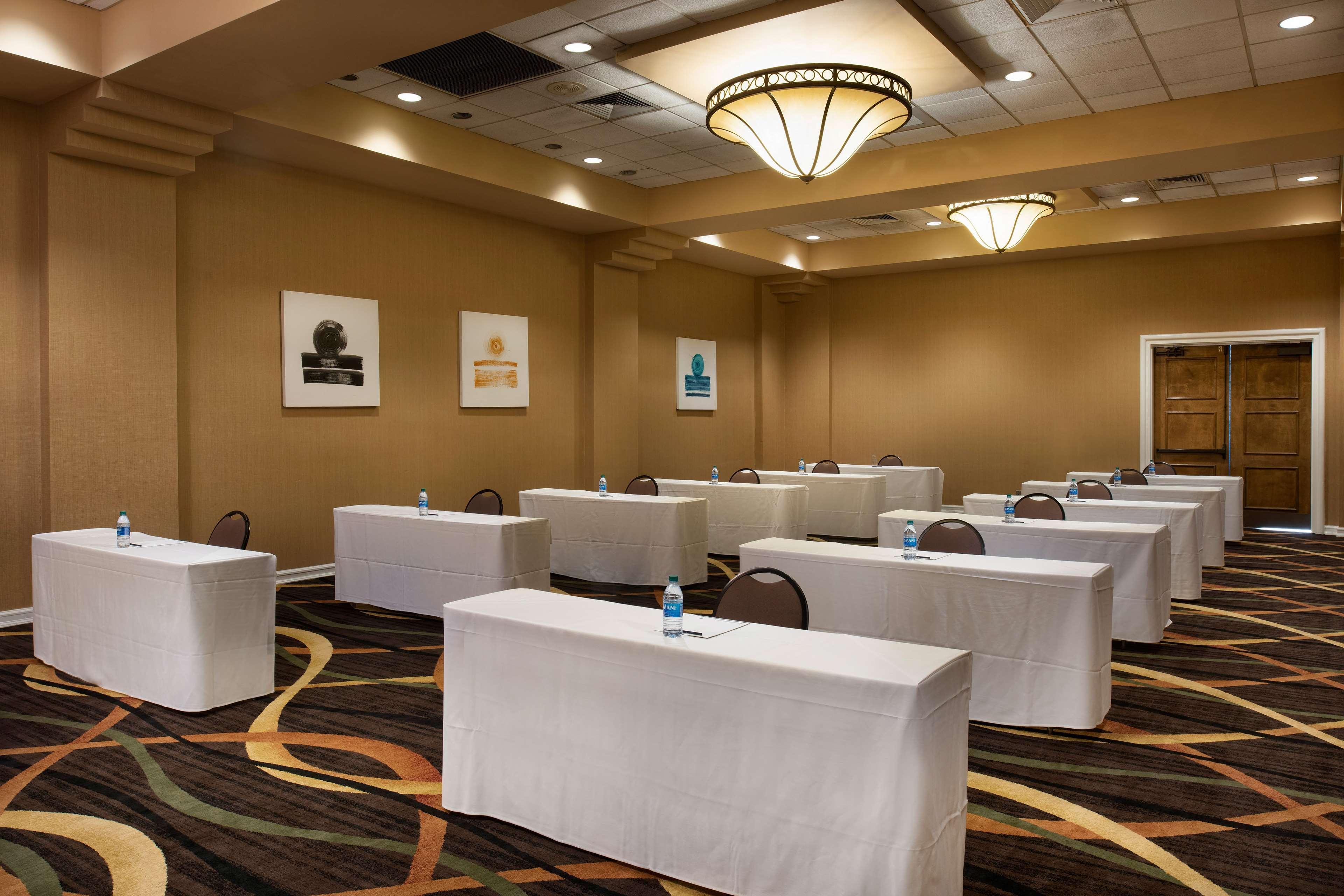 Hotel Doubletree By Hilton Memphis Downtown Esterno foto