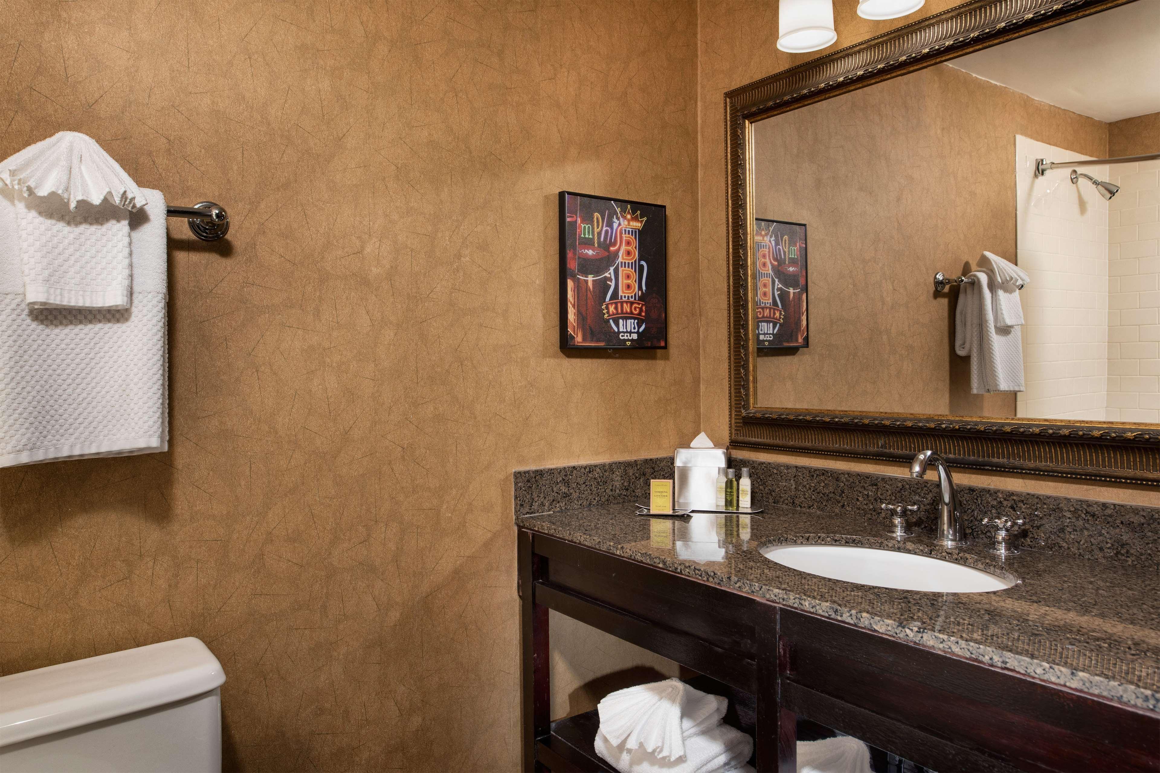 Hotel Doubletree By Hilton Memphis Downtown Esterno foto