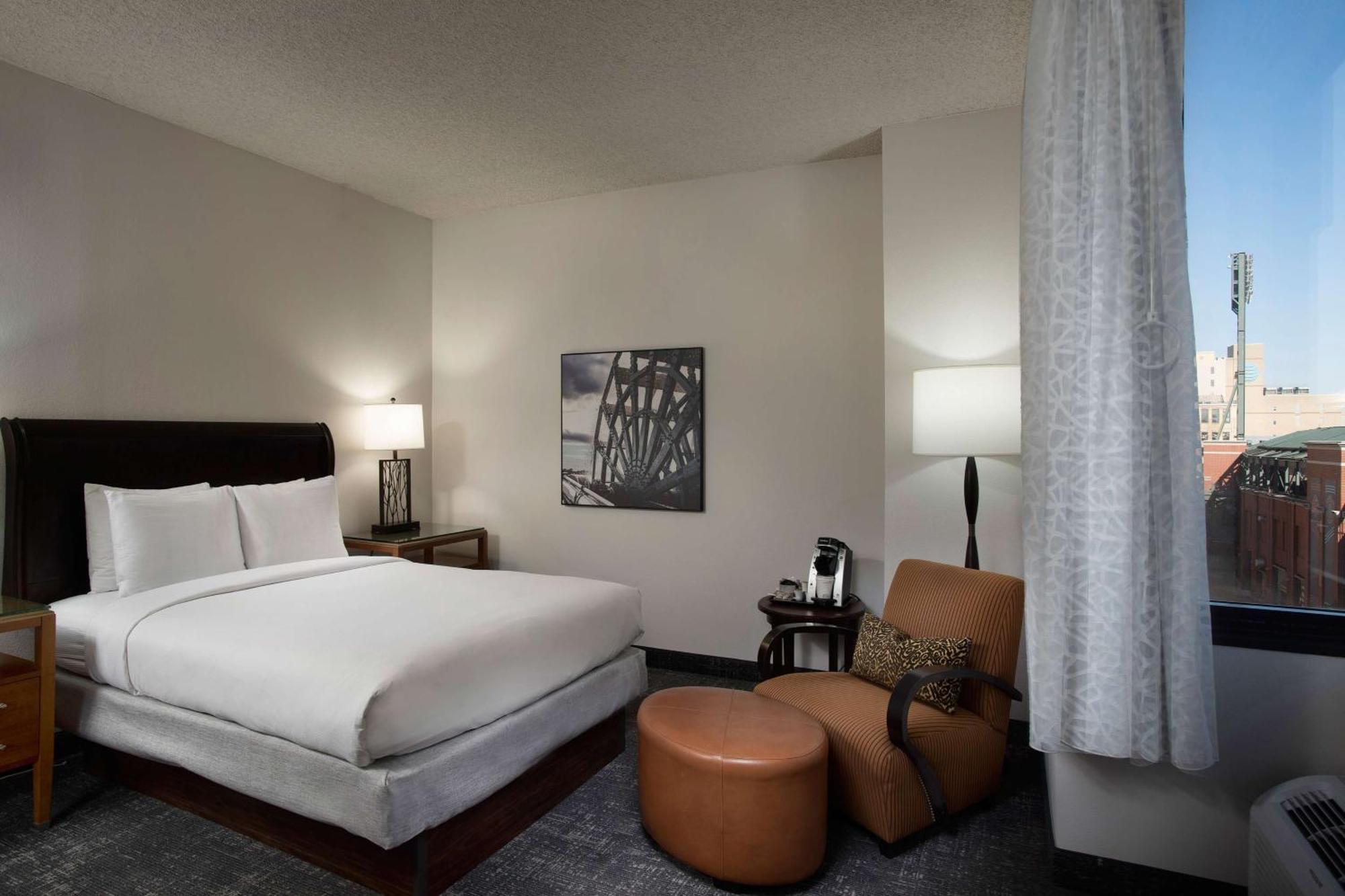 Hotel Doubletree By Hilton Memphis Downtown Esterno foto
