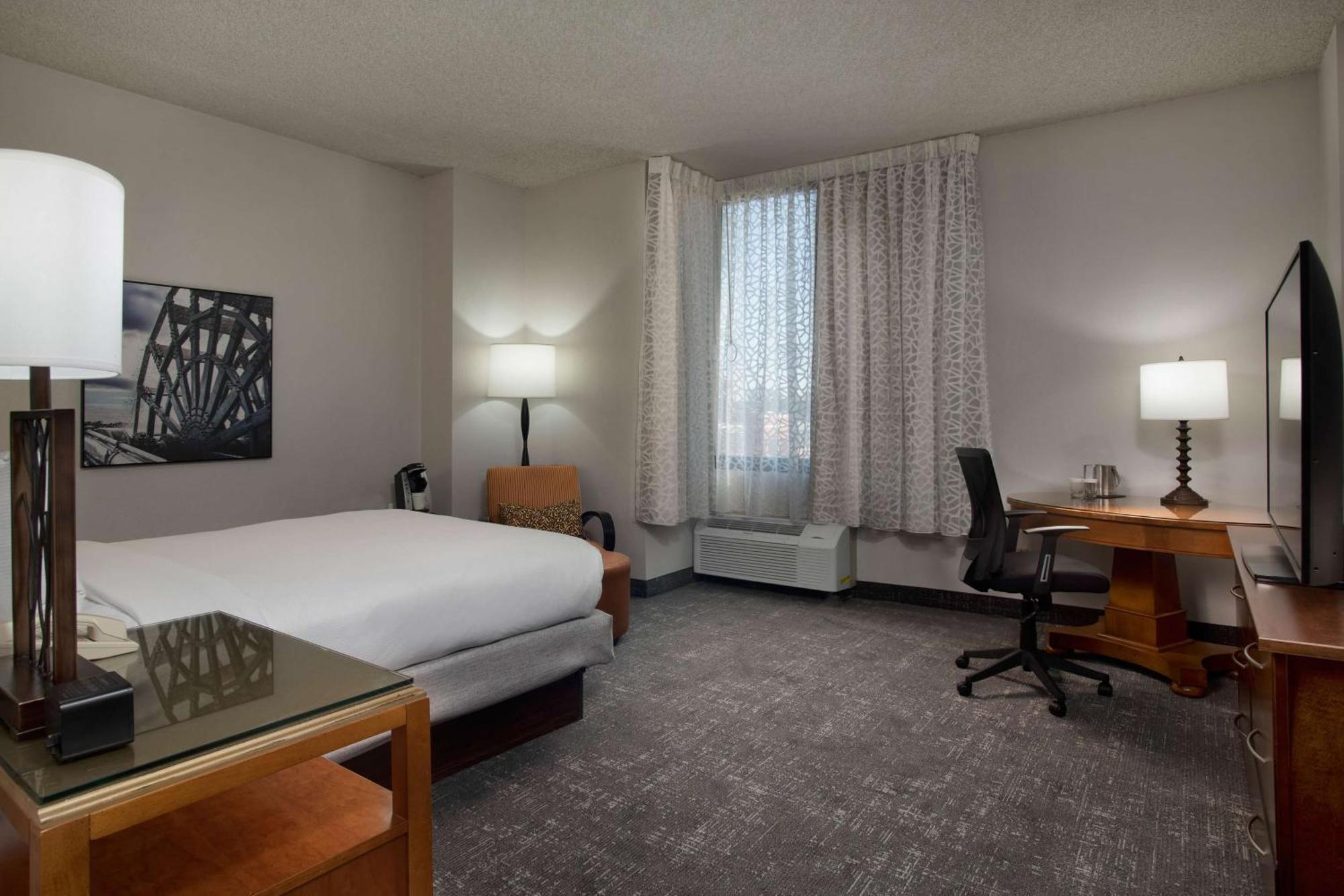 Hotel Doubletree By Hilton Memphis Downtown Esterno foto